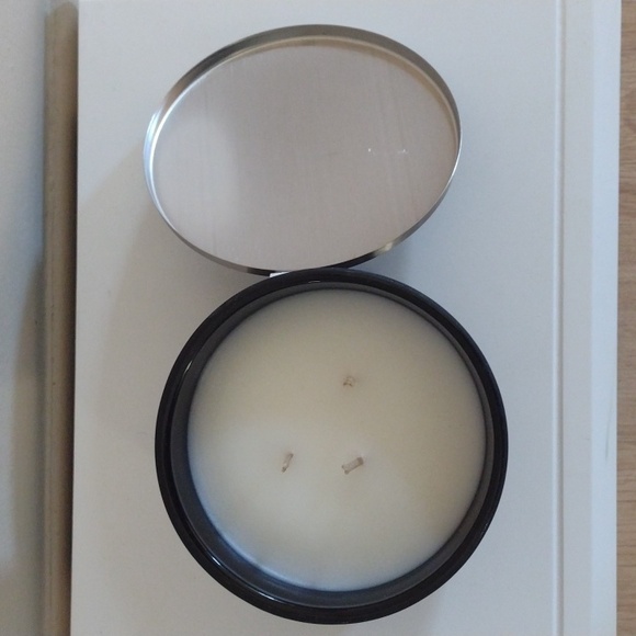 Pecksniffs  Amber& Oud Wood Three Wick Candle England New - Picture 2 of 4